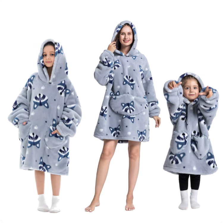 Grå oversized hoodie med tvättbjörnsmönster för vuxen och barn