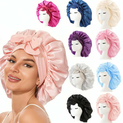 Kollage som visar kvinna iförd rosa satin bonnet med rosett samt åtta färgvarianter av bonneten på skyltdockor
