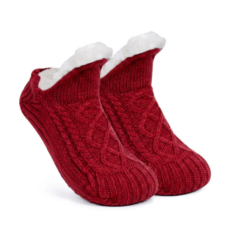 Varmfodrade halksockor i vinrött med kabelstickning och vit fleecekant